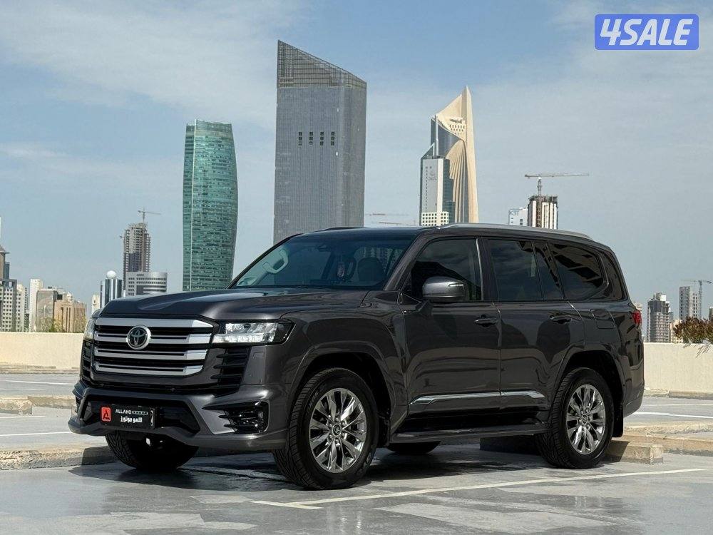 لاندكروزرGXR _AERO S توين تيربو موديل2023 عداد90الف تحت الكفاله0