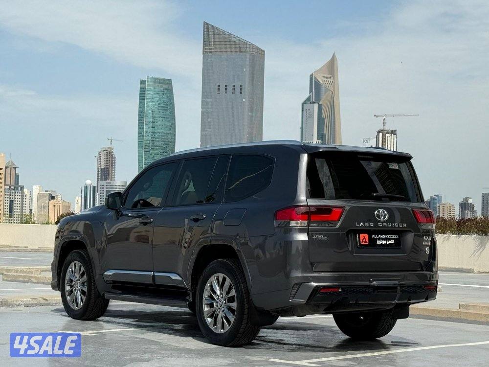 لاندكروزرGXR _AERO S توين تيربو موديل2023 عداد90الف تحت الكفاله3