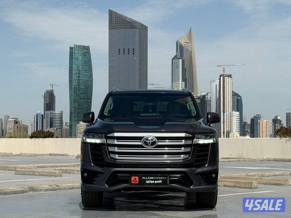 لاندكروزرGXR _AERO S توين تيربو موديل2023 عداد90الف تحت الكفاله4