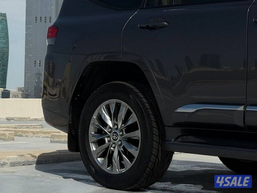 لاندكروزرGXR _AERO S توين تيربو موديل2023 عداد90الف تحت الكفاله5