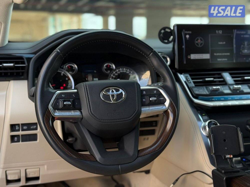 لاندكروزرGXR _AERO S توين تيربو موديل2023 عداد90الف تحت الكفاله6