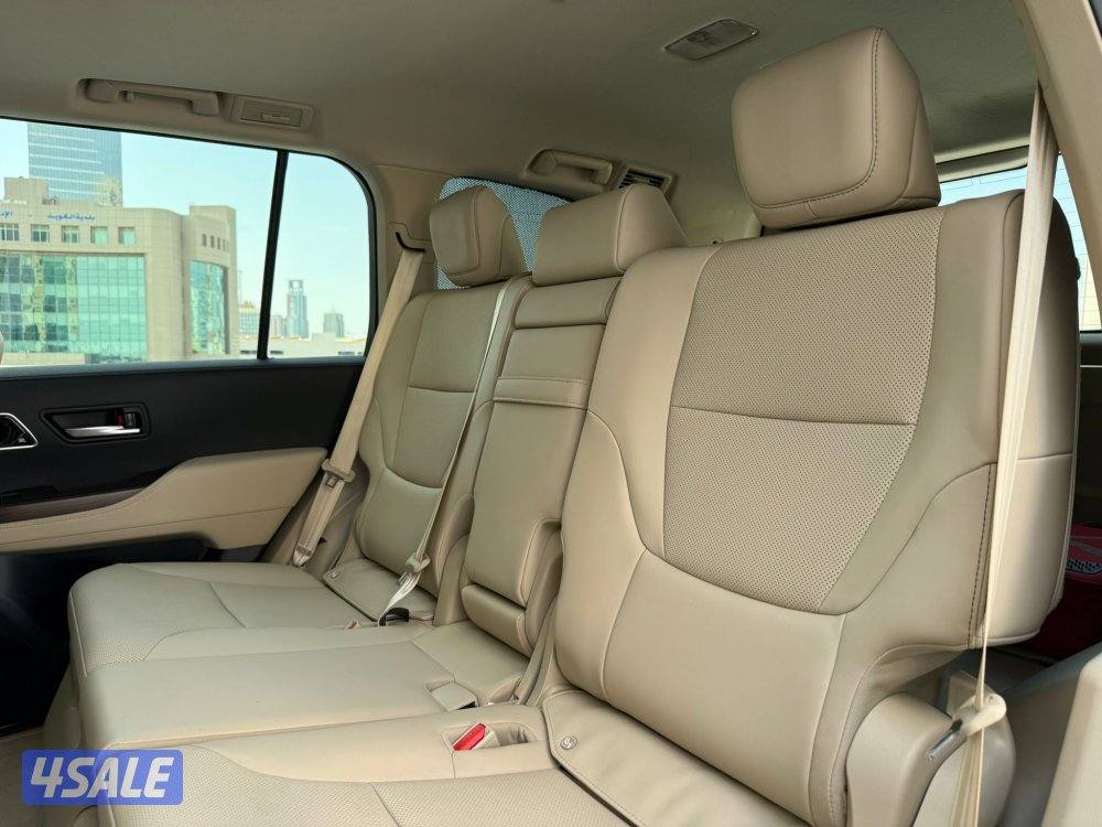 لاندكروزرGXR _AERO S توين تيربو موديل2023 عداد90الف تحت الكفاله10