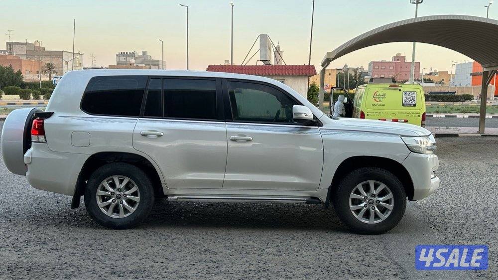 للبيع جيب لاند كروزر GXR موديل 2019 قير عادي أساس وارد الفطيم3