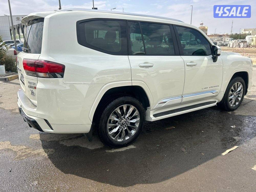 تويوتا لاند كروزر GX.R AEROs twin turbo.V6 موديل 2024 ماشى 40.000 k.m3