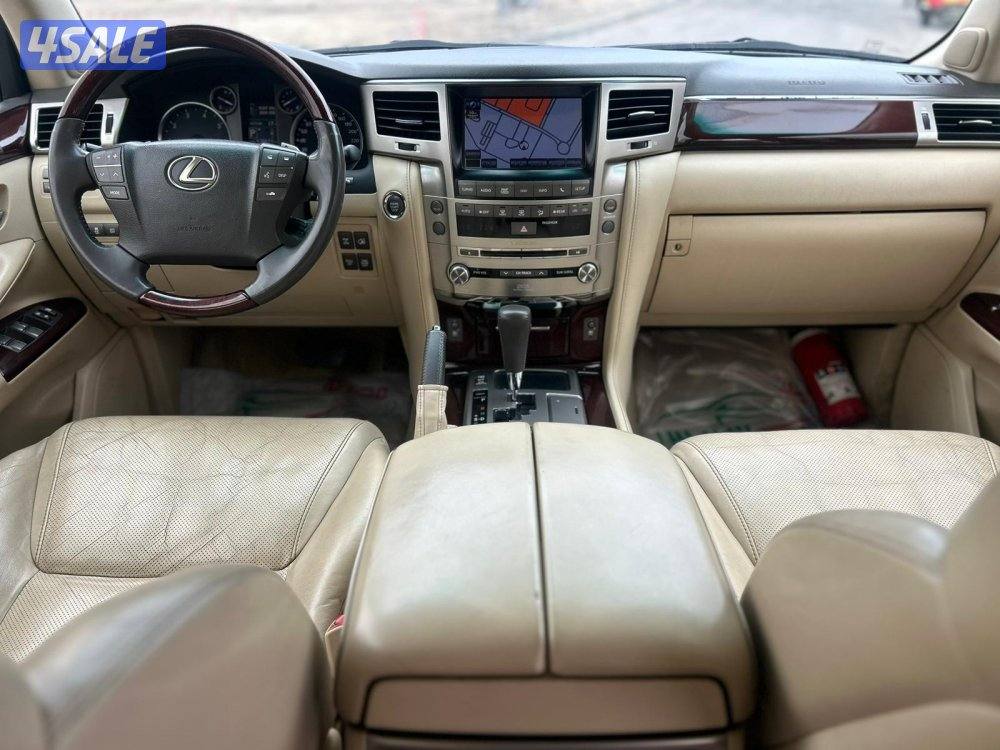 لكزس LX570 درجة اولى  موديل 2013 ماشى 538.000 k.m  وارد الساير7
