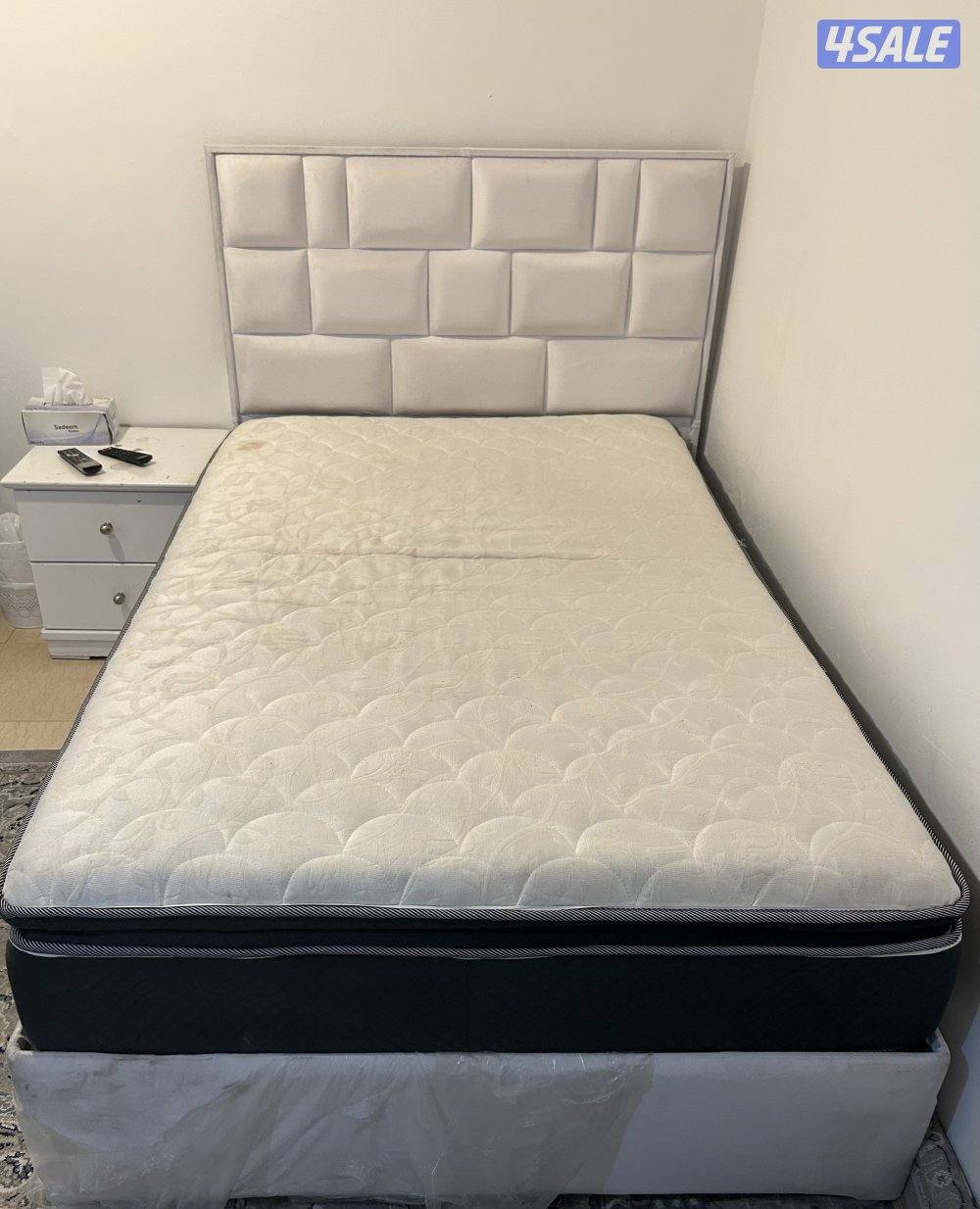 للبيع ثلاجة ، تلفزيون ،سرير مع ماترس نفر ونص، غسالة ، طباخ ،كبت مكنسه1