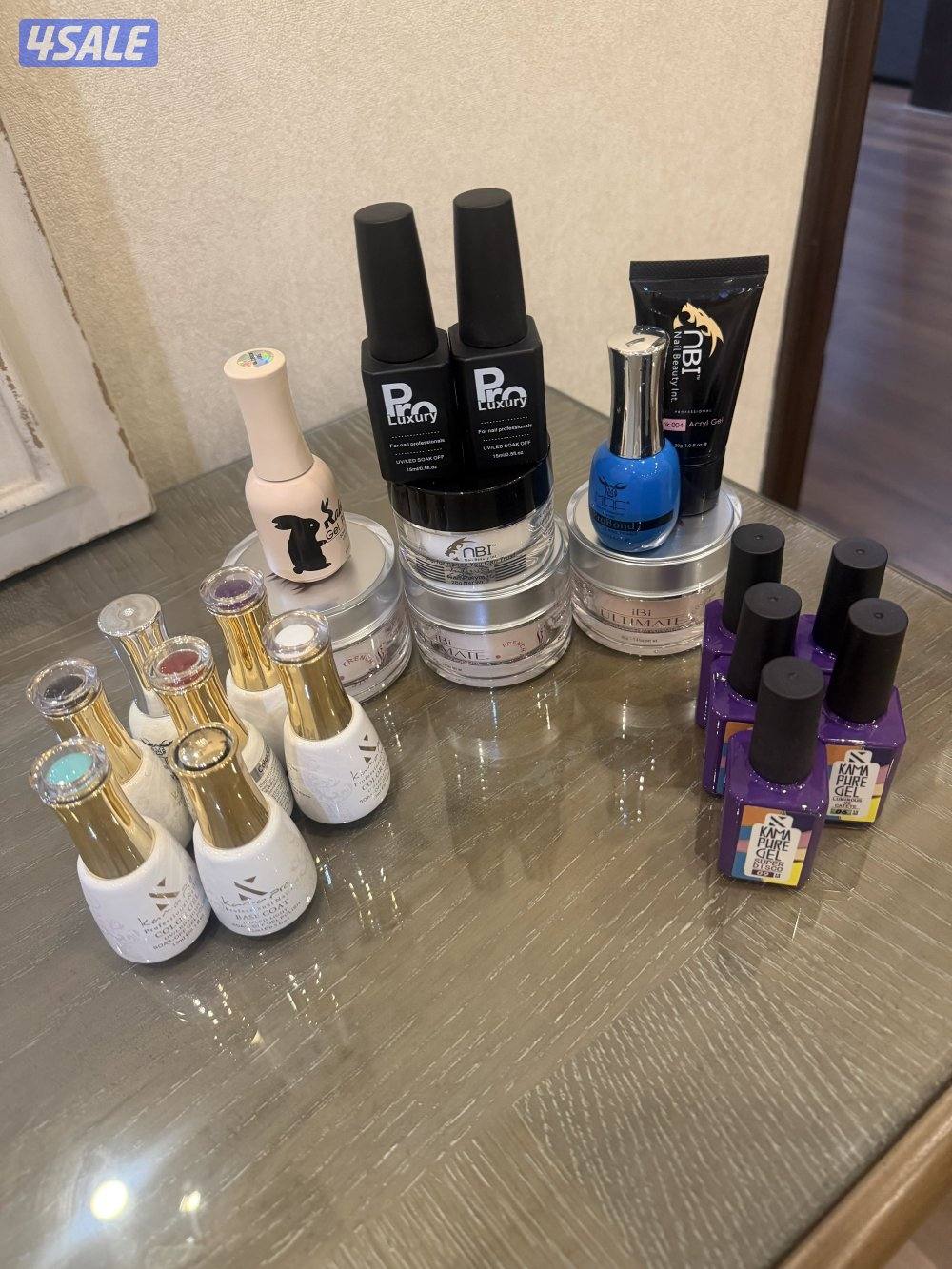 Nail polish and powder0