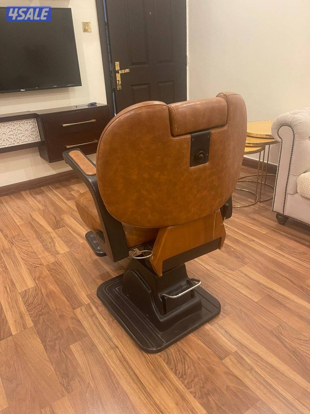 للبيع كرسي حلاقة رجالي بحالة فوق الممتازززة مو محتاج اي شي0