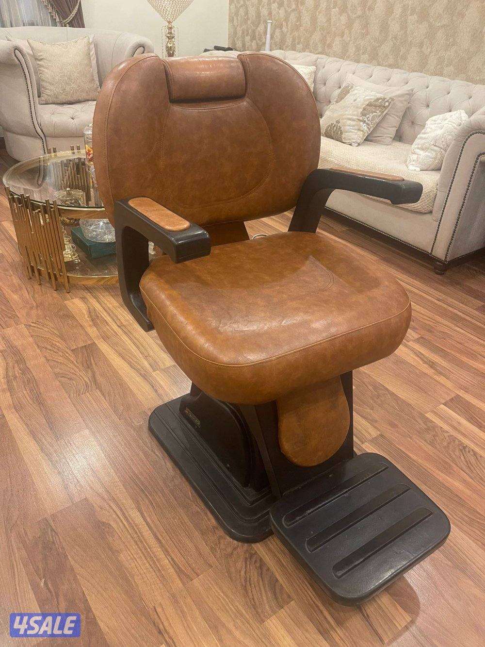 للبيع كرسي حلاقة رجالي بحالة فوق الممتازززة مو محتاج اي شي1