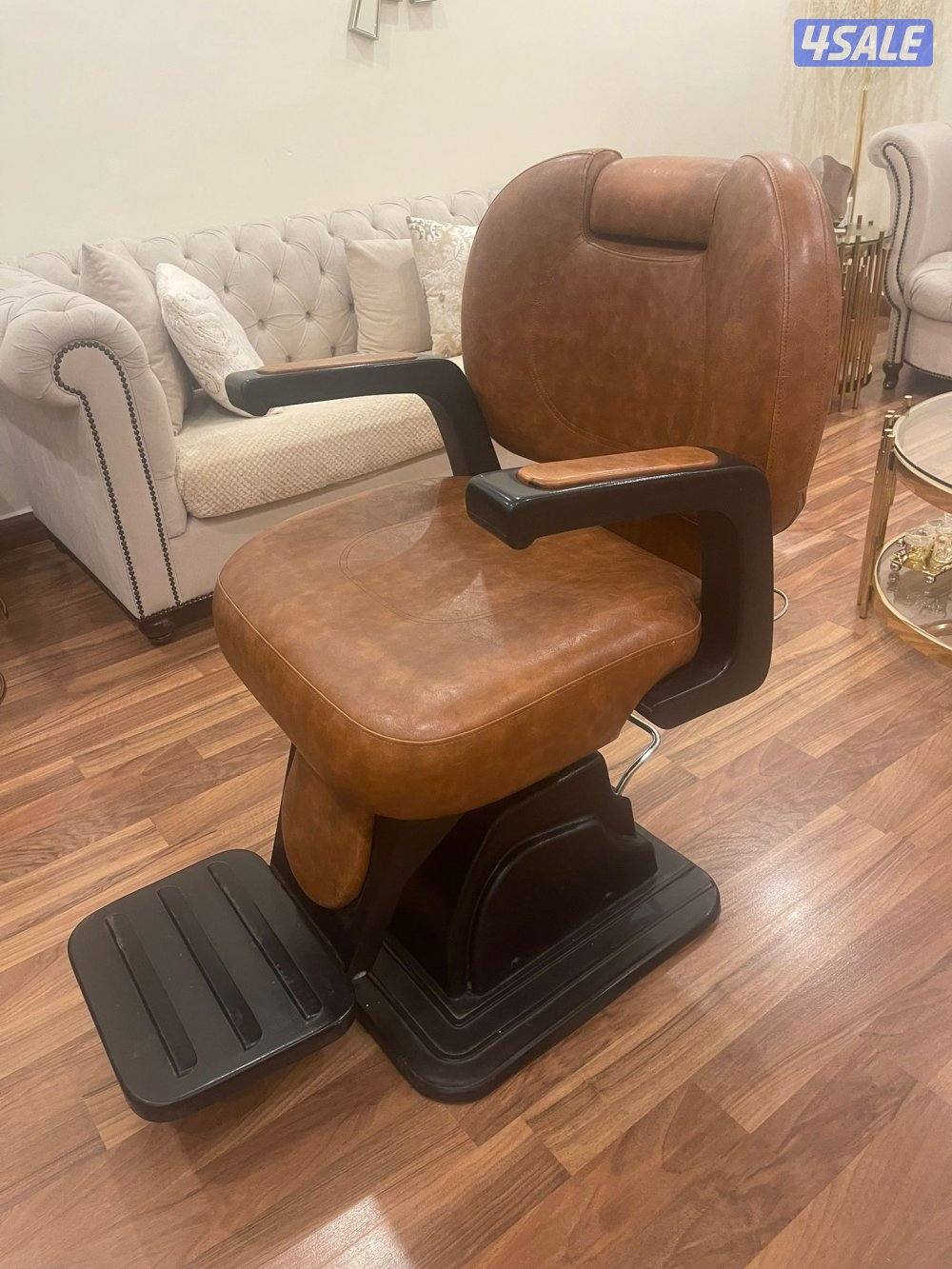 للبيع كرسي حلاقة رجالي بحالة فوق الممتازززة مو محتاج اي شي3