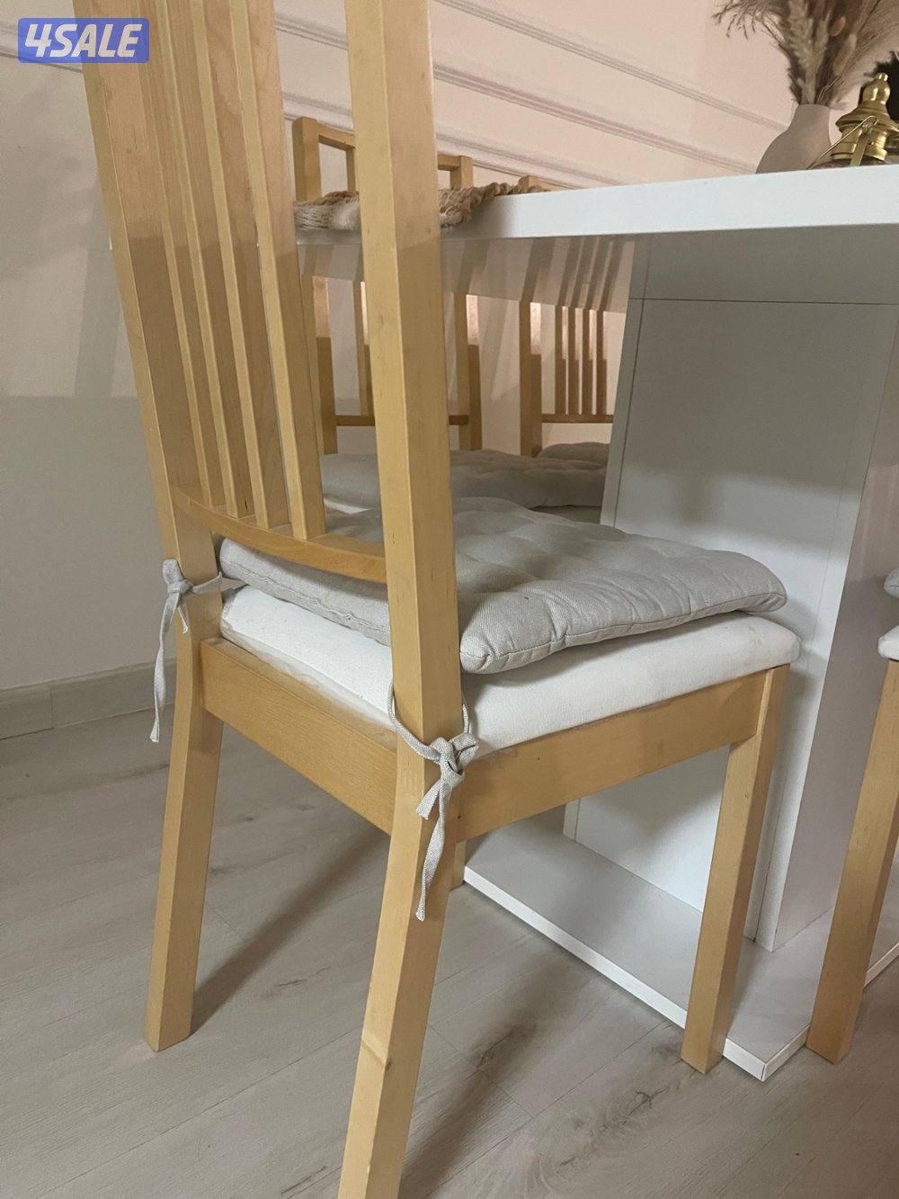 طاولة طعام مع الكراسي من ميداس بحالة ممتاز2