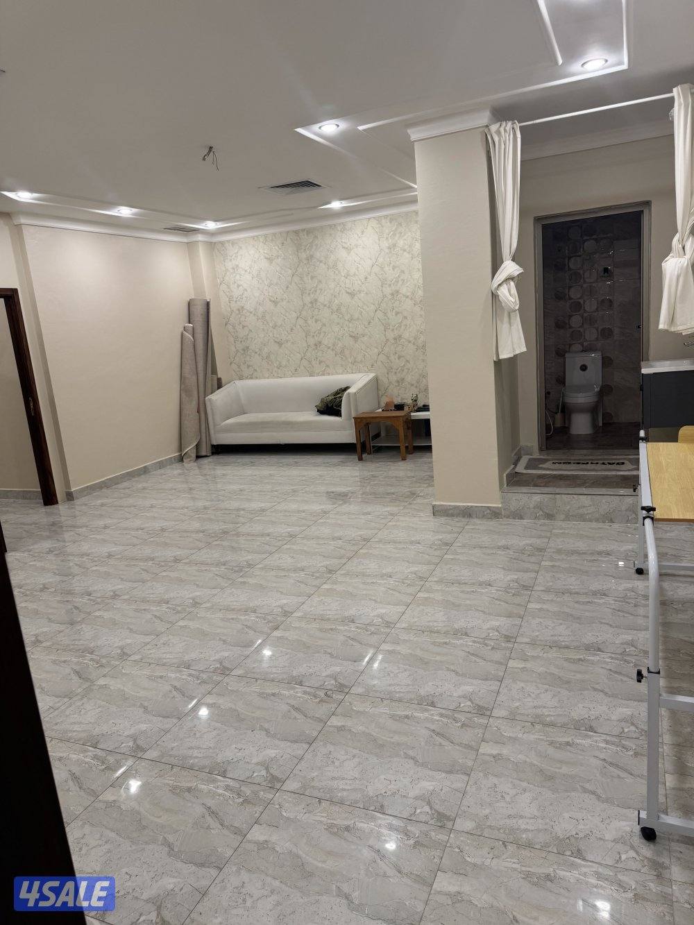 للإيجار شقة في القصور 3 غرف وصالة وحمامين0