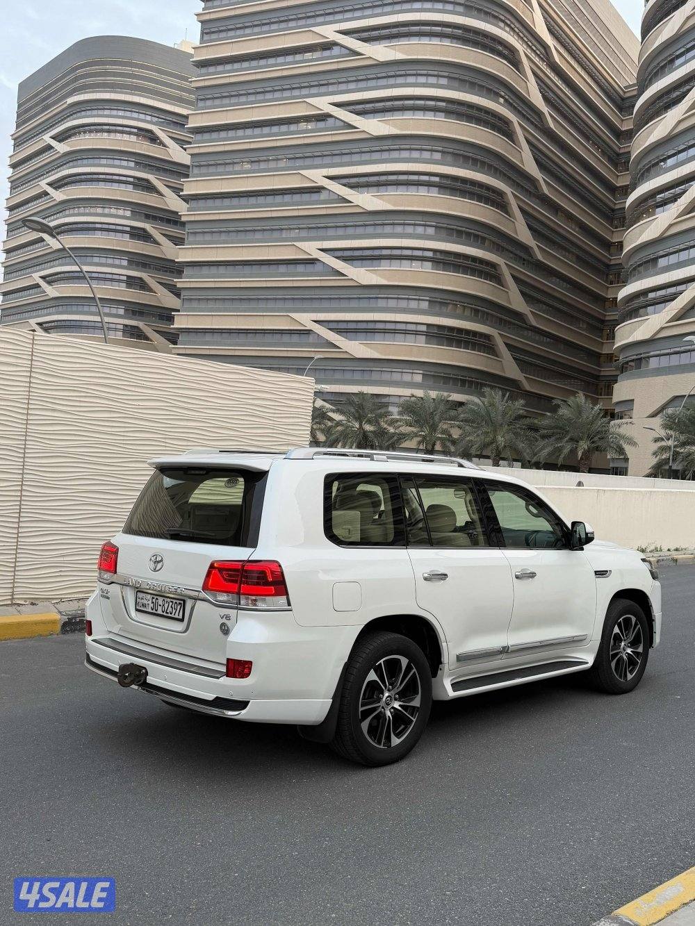لاند كروزر V80