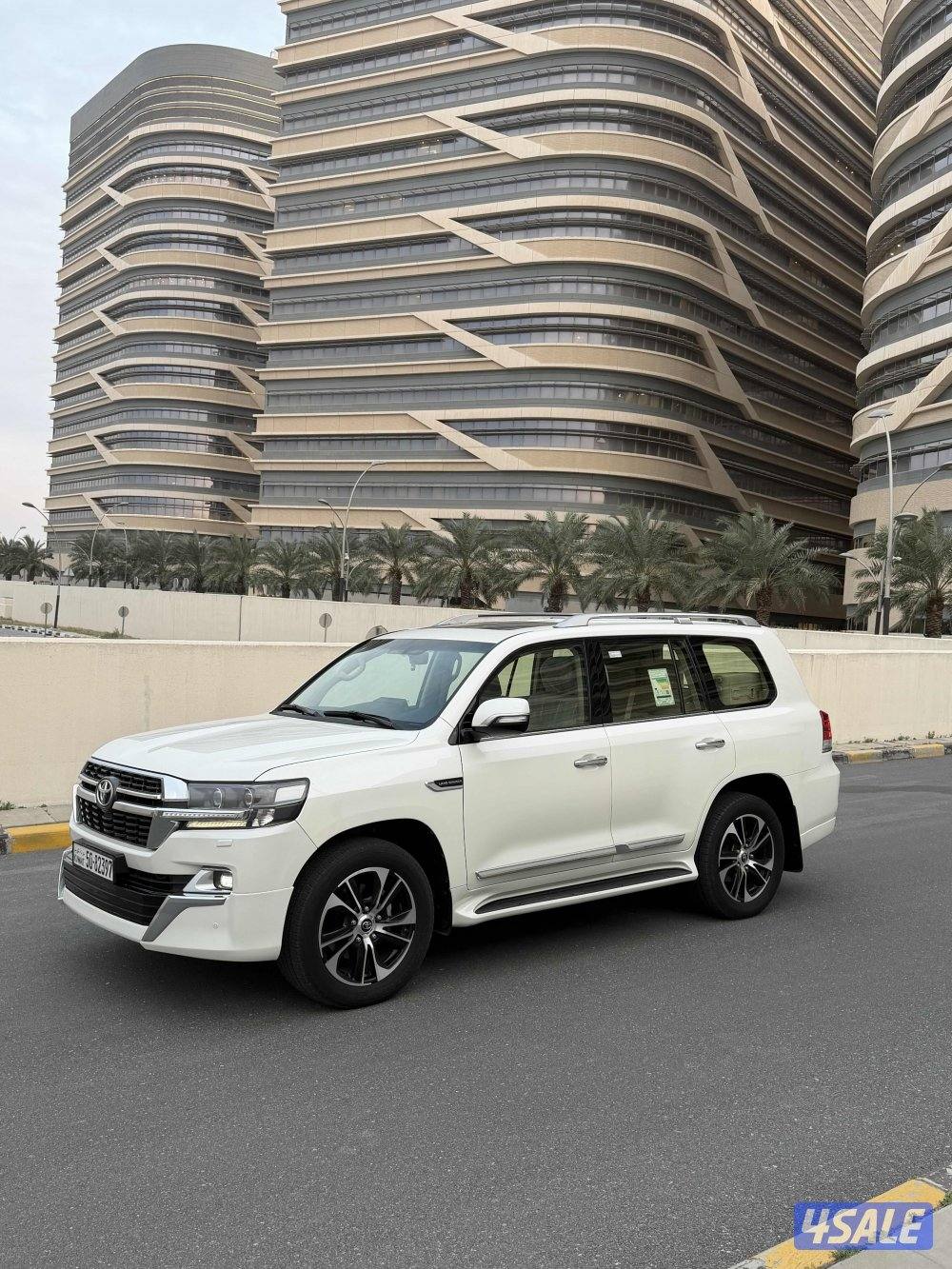 لاند كروزر V81