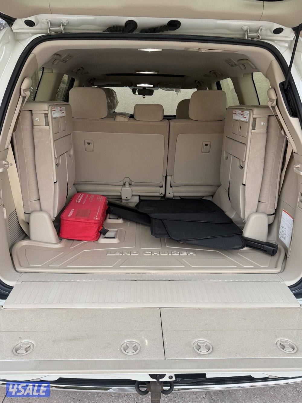 لاند كروزر V84