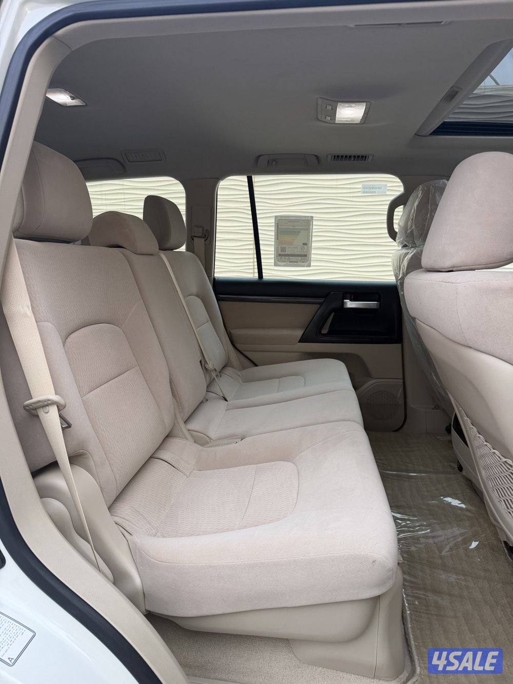 لاند كروزر V86