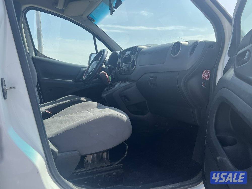 للبيع بيجو بارتنر 20155