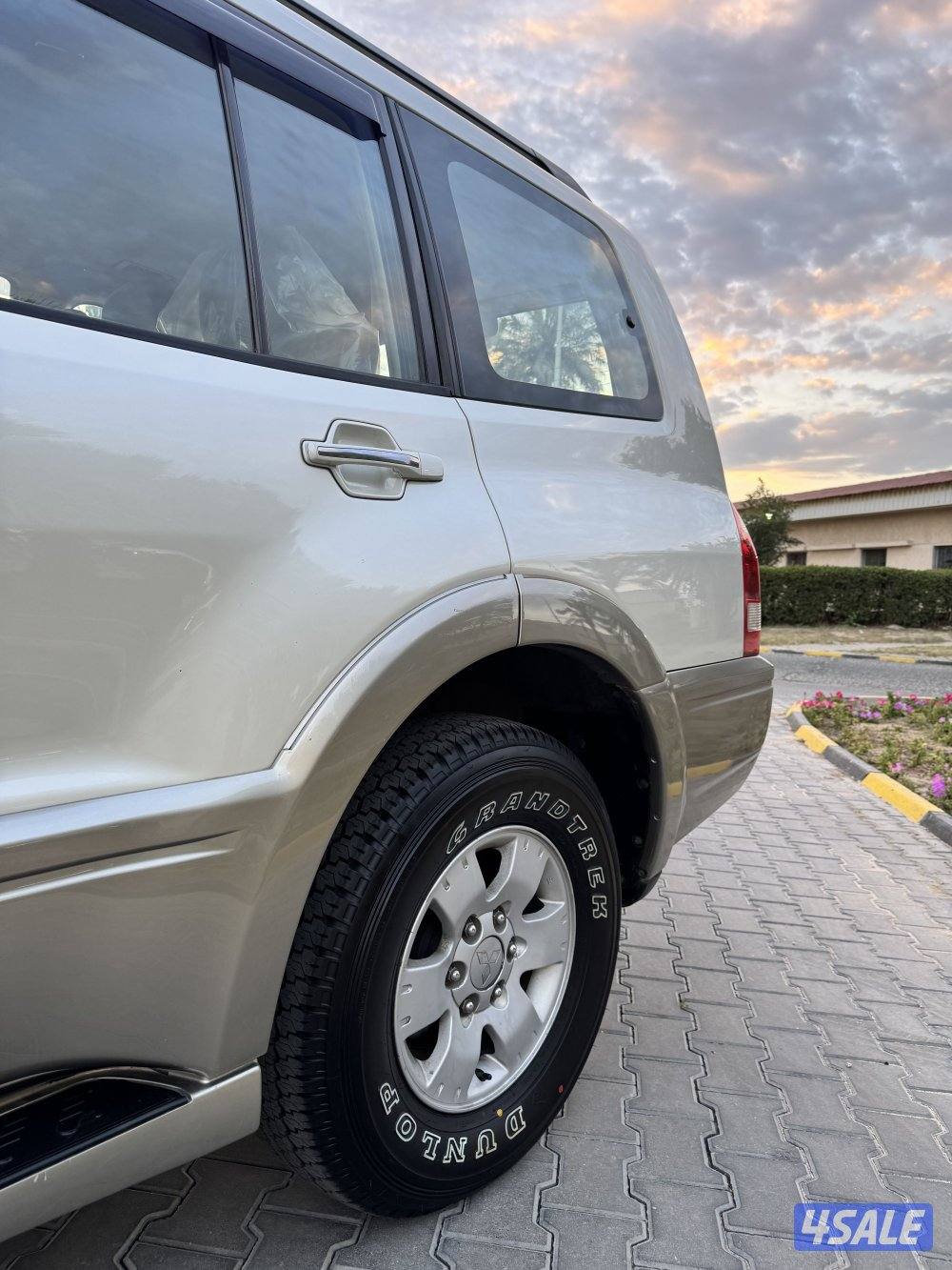 للبيع باجيرو موديل 2005 بحالة الوكاله كامل المواصفات10