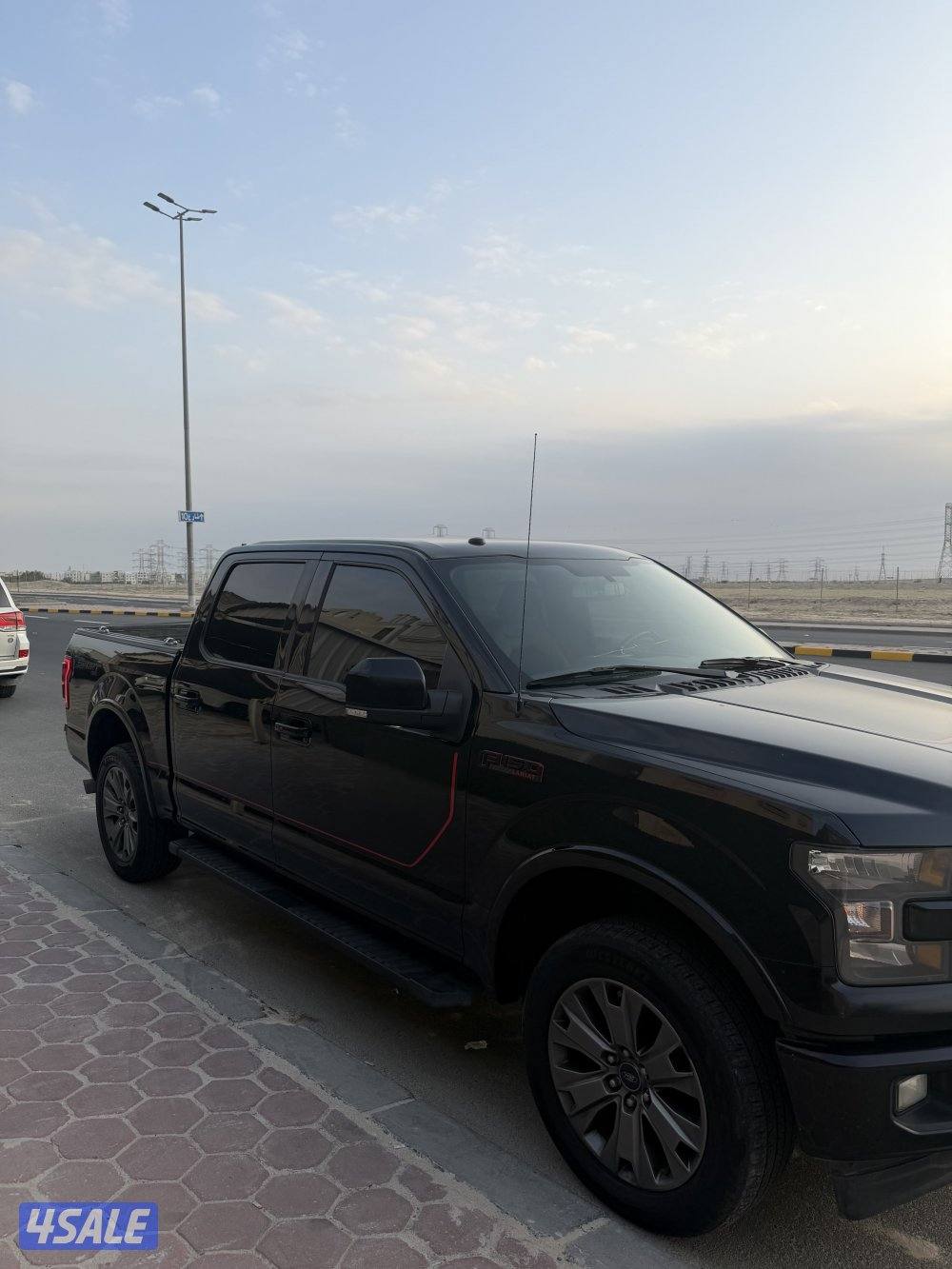 للبيع وانيت فورد لاريت 8 سلندر0