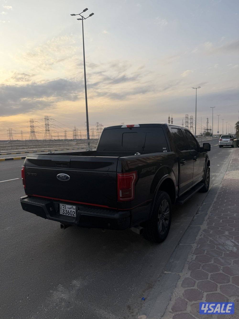 للبيع وانيت فورد لاريت 8 سلندر3