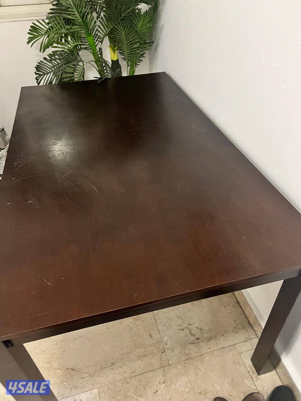 طاولة طعام من صفات الغانم0