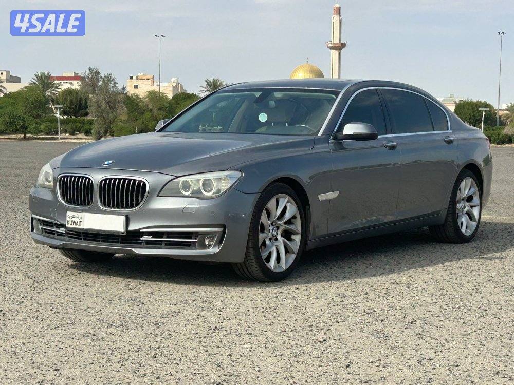 للبيع Bmw
740Li  عداد 188 الف صبغ وكالة0