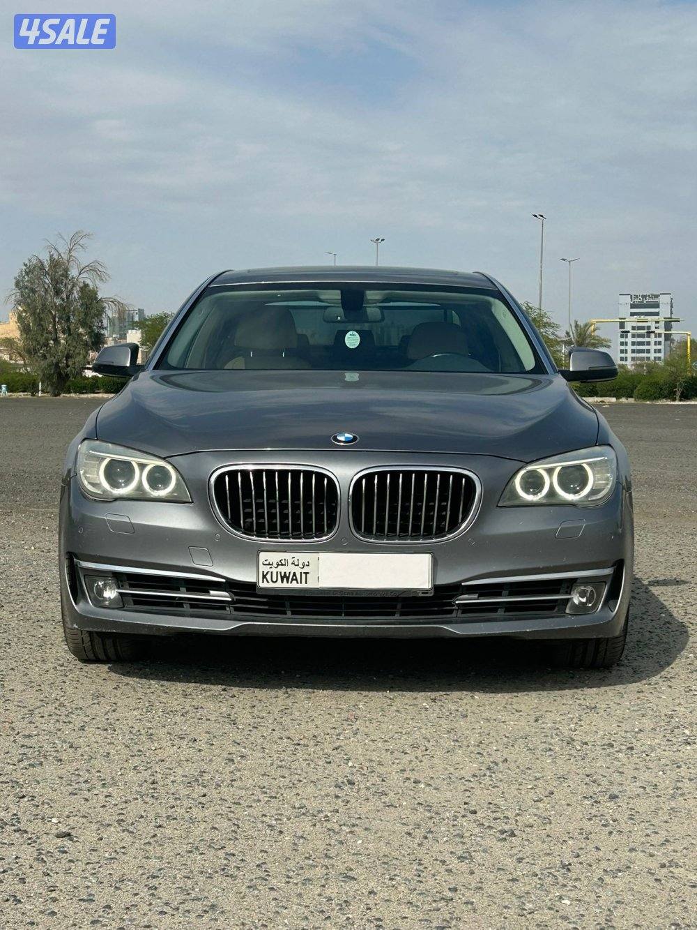 للبيع Bmw
740Li  عداد 188 الف صبغ وكالة1