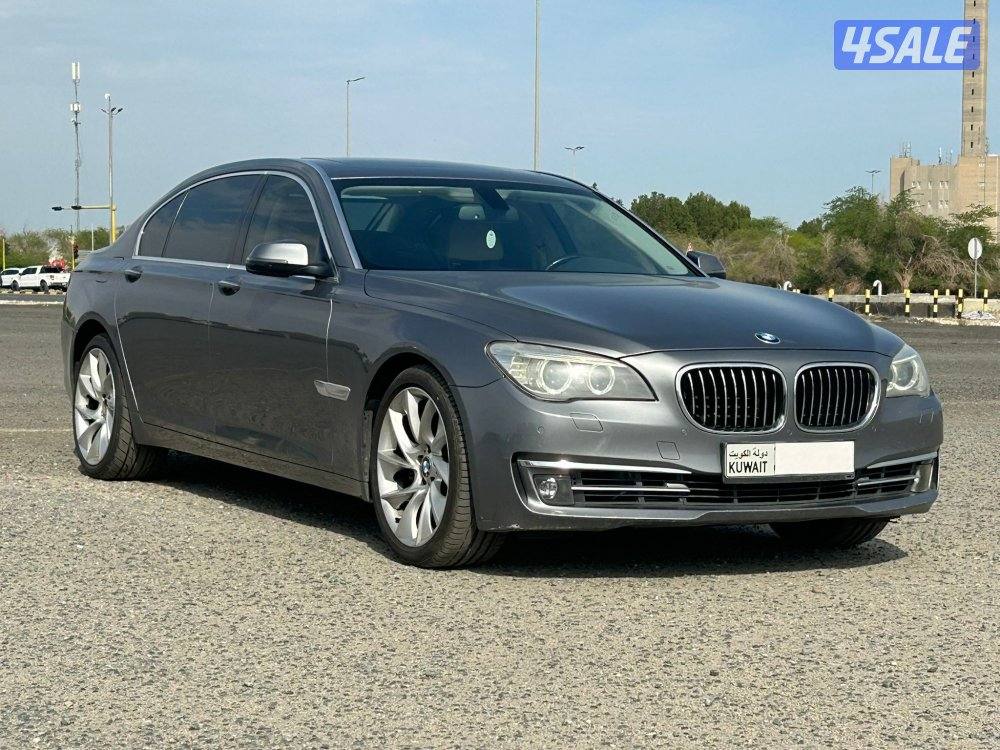 للبيع Bmw
740Li  عداد 188 الف صبغ وكالة2