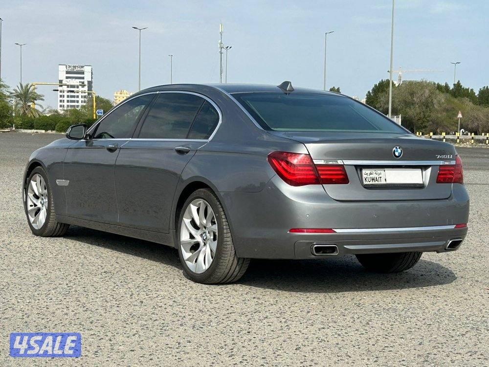 للبيع Bmw
740Li  عداد 188 الف صبغ وكالة3