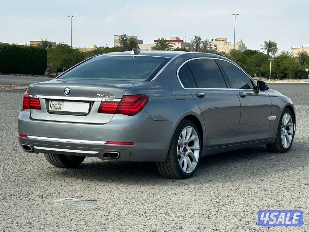 للبيع Bmw
740Li  عداد 188 الف صبغ وكالة4