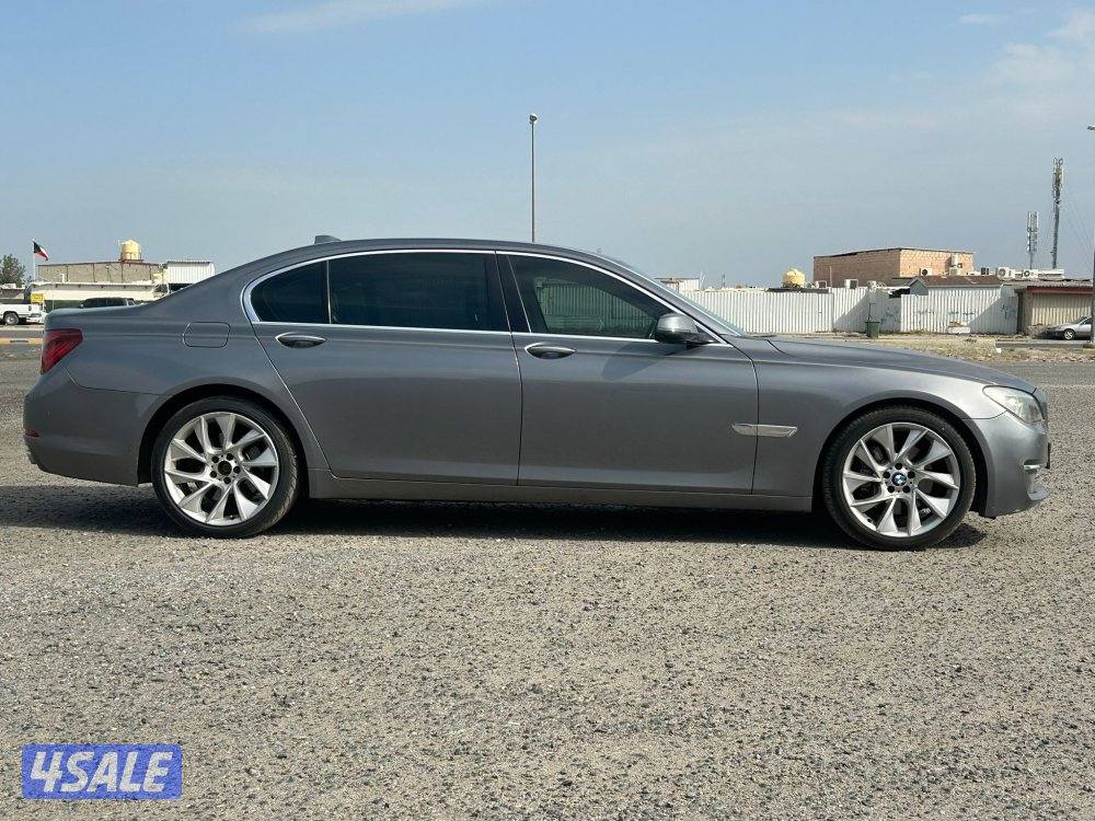 للبيع Bmw
740Li  عداد 188 الف صبغ وكالة5