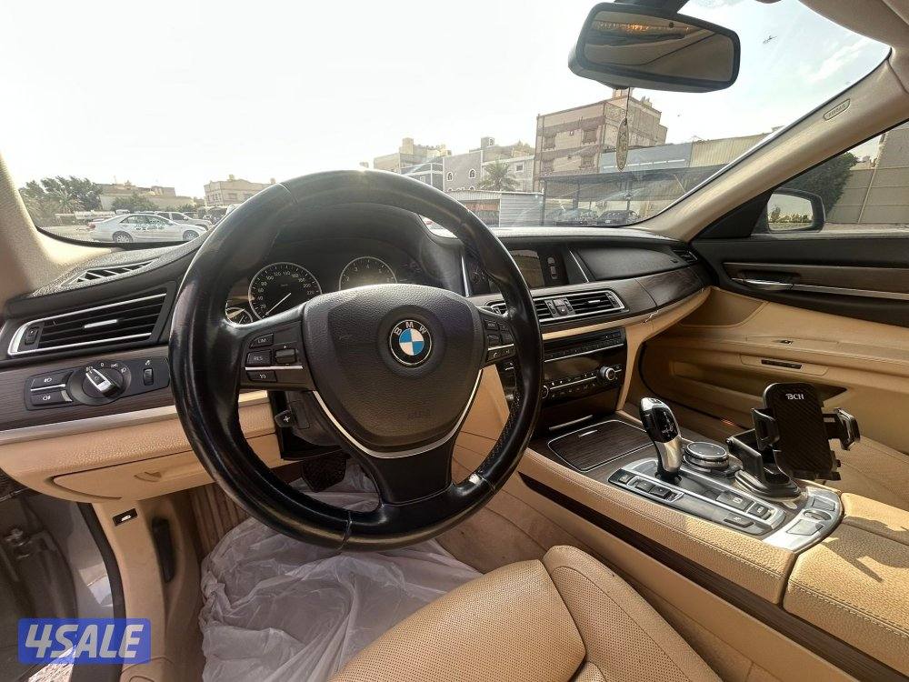 للبيع Bmw
740Li  عداد 188 الف صبغ وكالة8