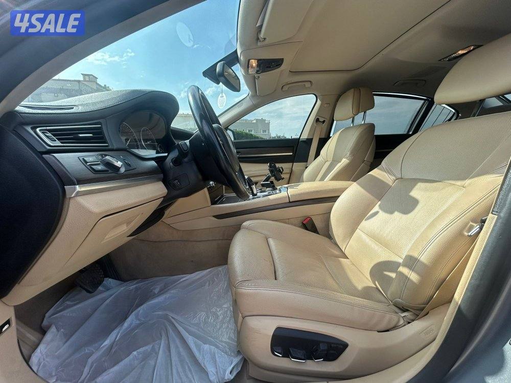للبيع Bmw
740Li  عداد 188 الف صبغ وكالة9