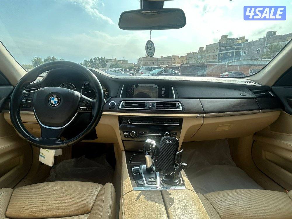 للبيع Bmw
740Li  عداد 188 الف صبغ وكالة10