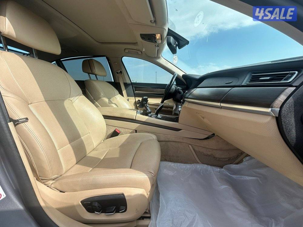 للبيع Bmw
740Li  عداد 188 الف صبغ وكالة12