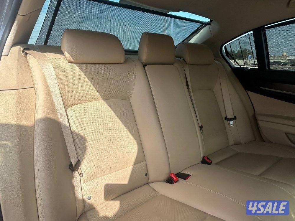 للبيع Bmw
740Li  عداد 188 الف صبغ وكالة14