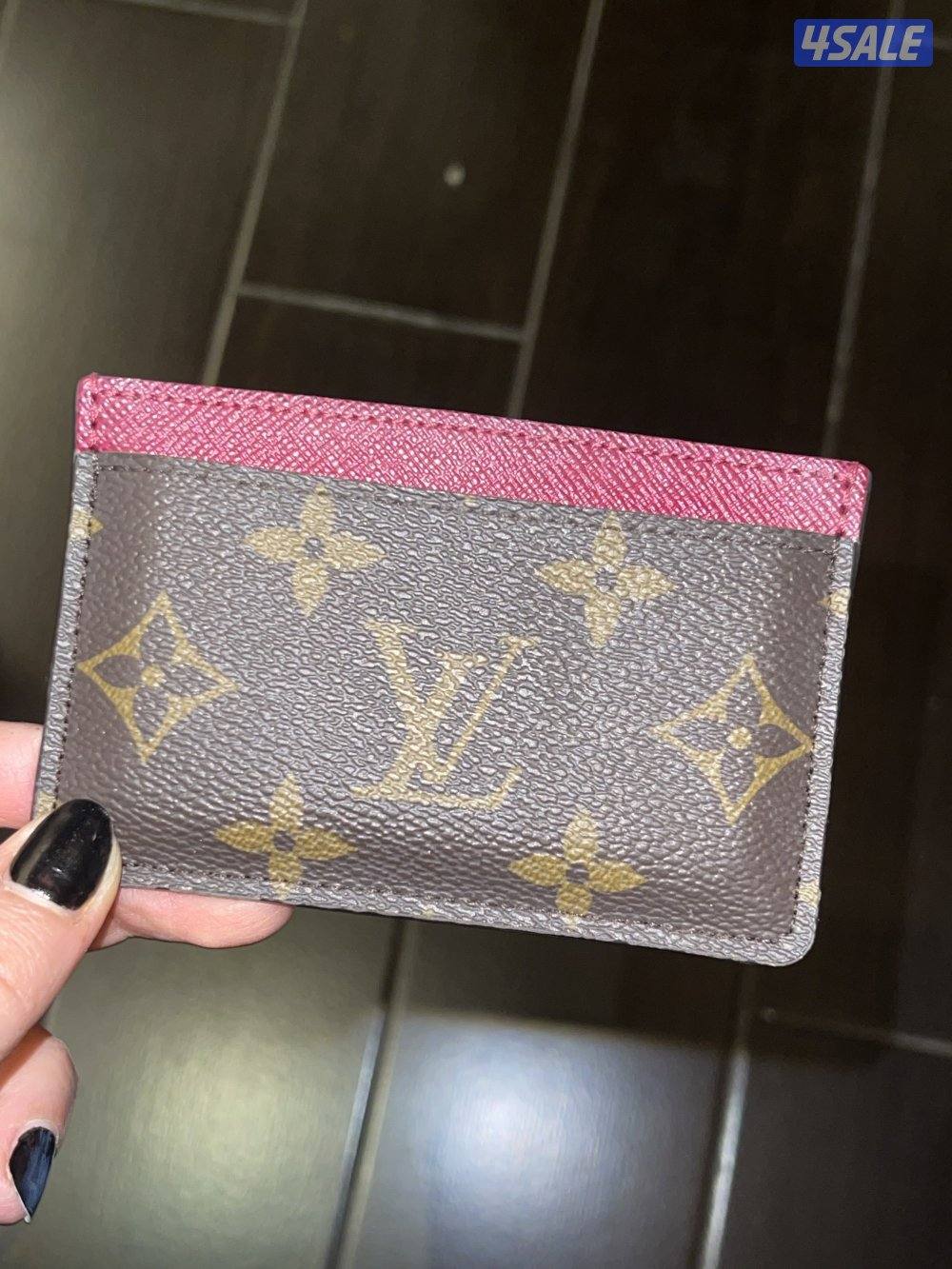 كارد هولدر lv اصليه مستعمله0