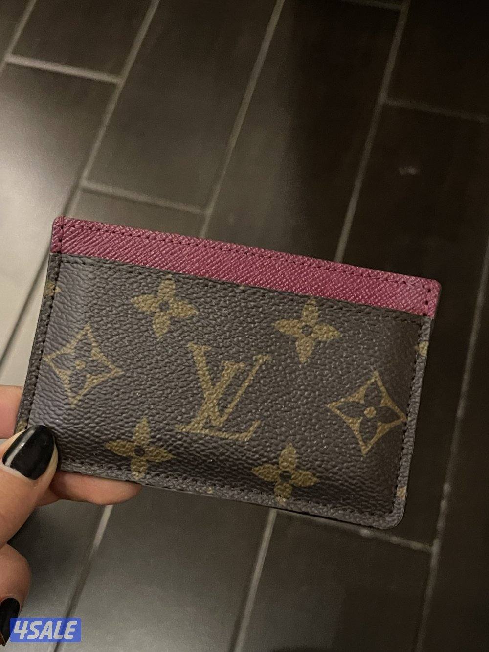 كارد هولدر lv اصليه مستعمله1