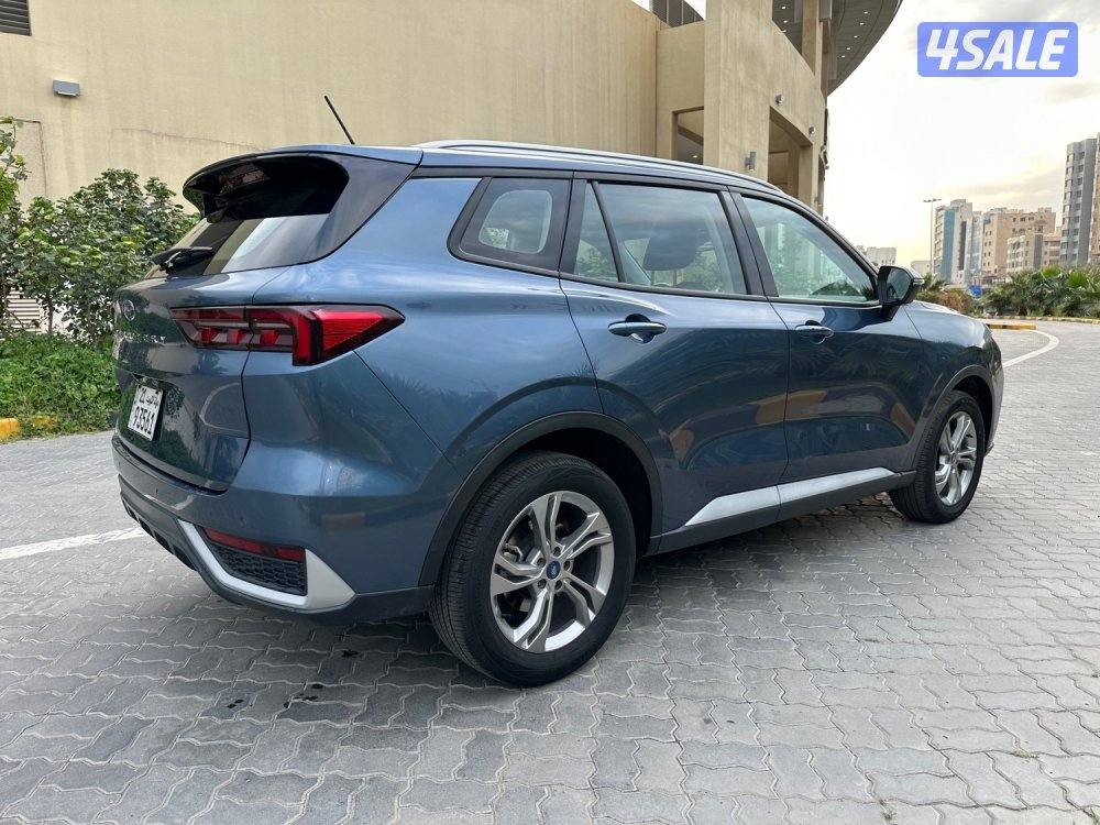 للبيع فورد تيريتوري 2023 ماشي 70 الف4