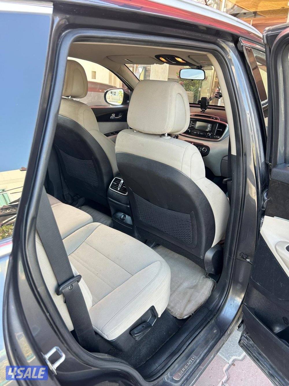 كيا سورينتو  بحالة ممتازه للبيع4