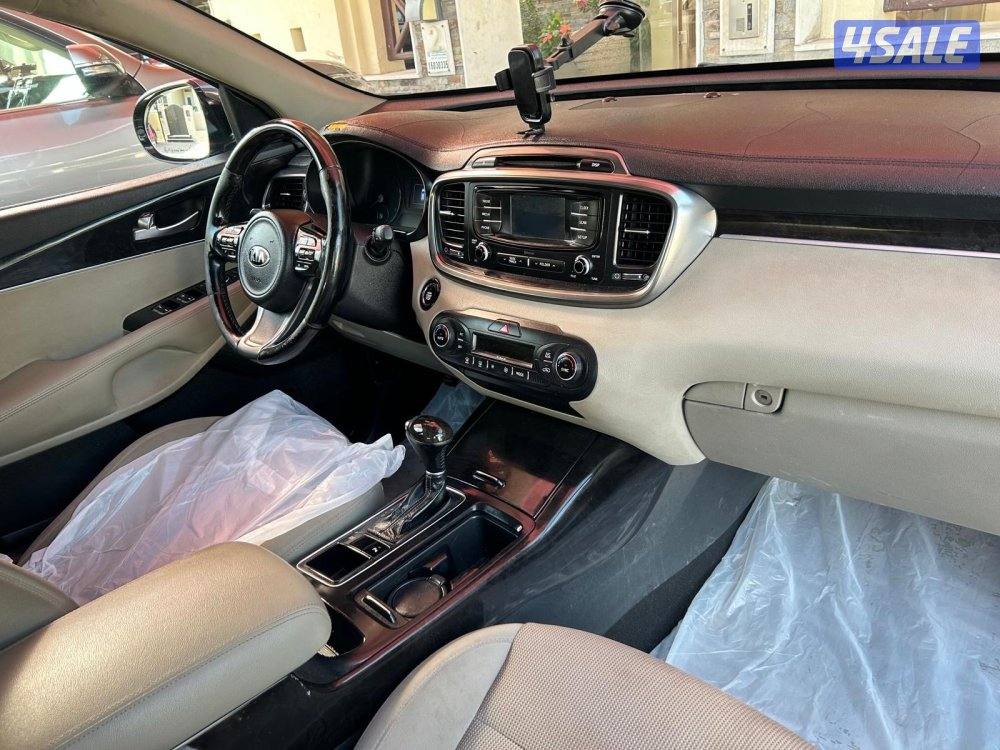 كيا سورينتو  بحالة ممتازه للبيع5