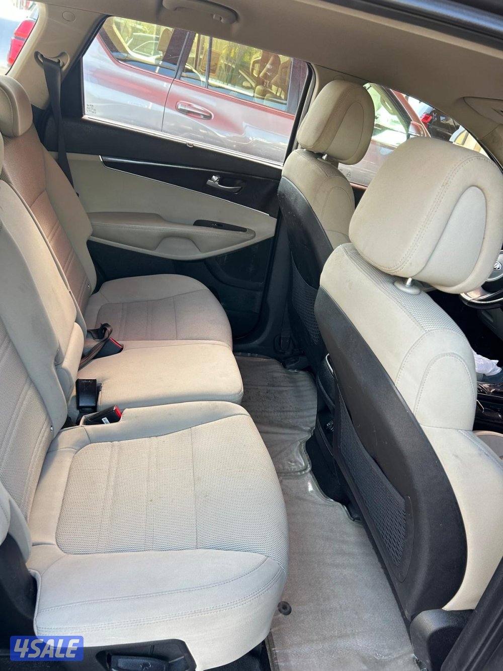 كيا سورينتو  بحالة ممتازه للبيع6