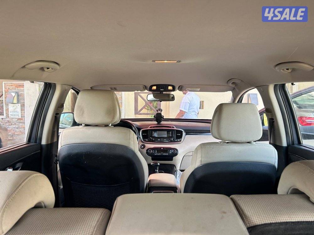 كيا سورينتو  بحالة ممتازه للبيع12