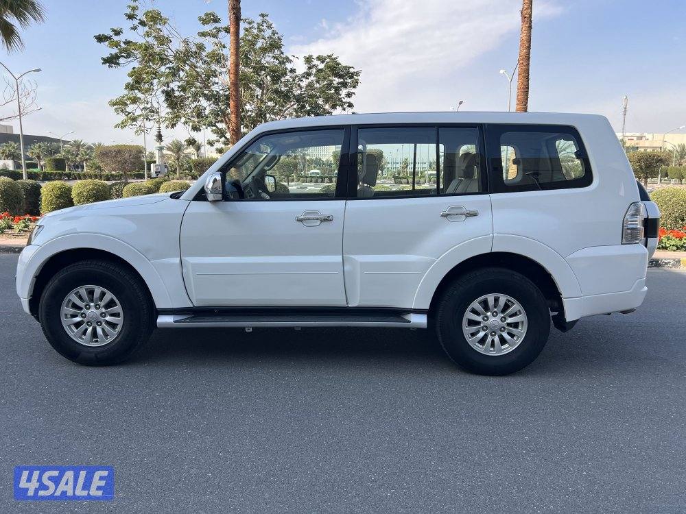 للبيع جيب ميتسوبيشي باجيرو2015 ( شـرط الـفـحـص )3