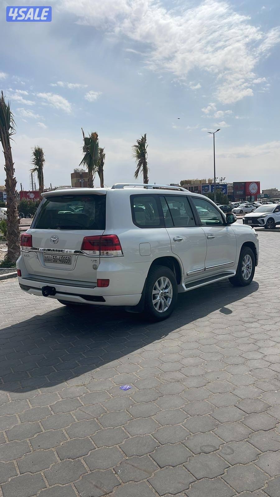 لاند كروز وارد الساير موديل 2018 عداد 336 الف4