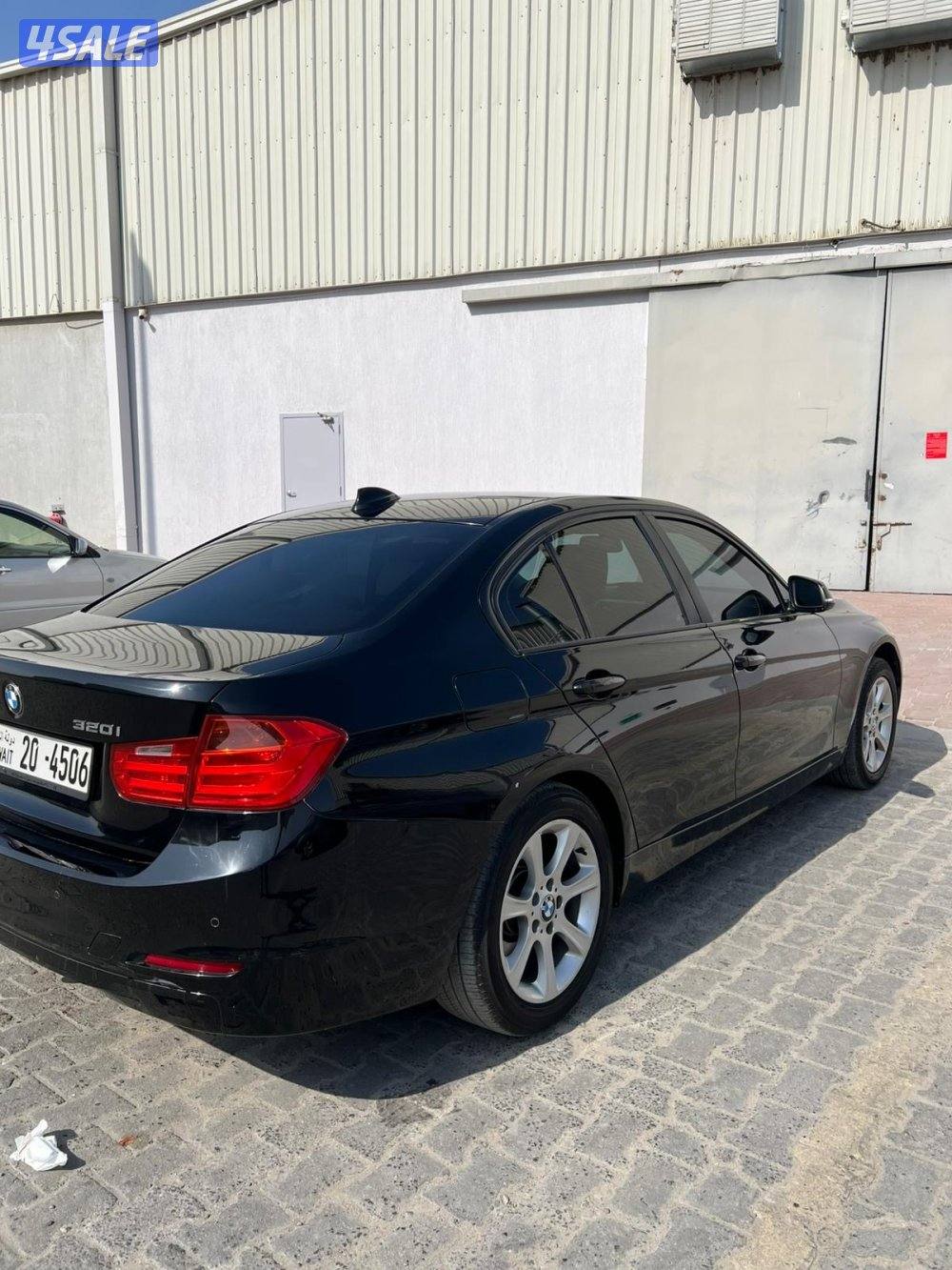 بي ام دبليو 320i اسود من داخل بيج2