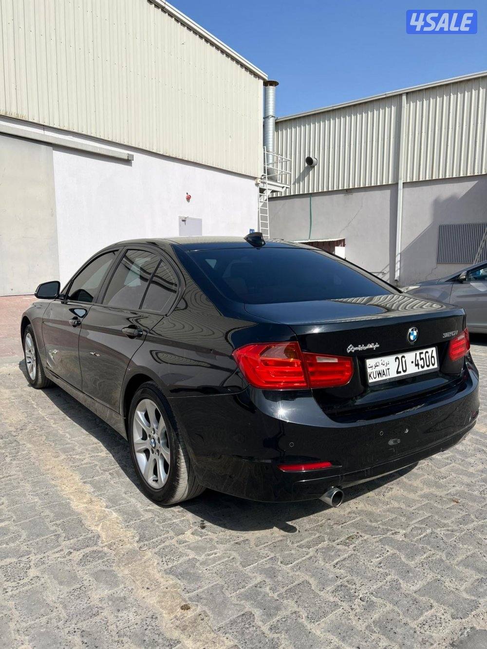 بي ام دبليو 320i اسود من داخل بيج4