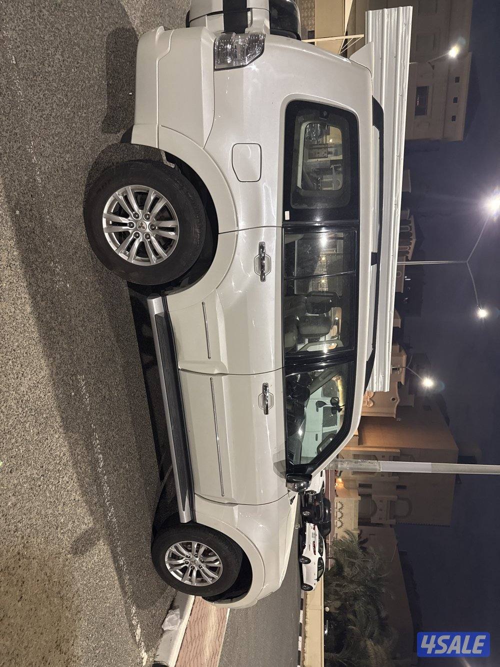 Pajero 3.8 GLS - V6 - 2020 - شاشة و كاميرا خلفية1