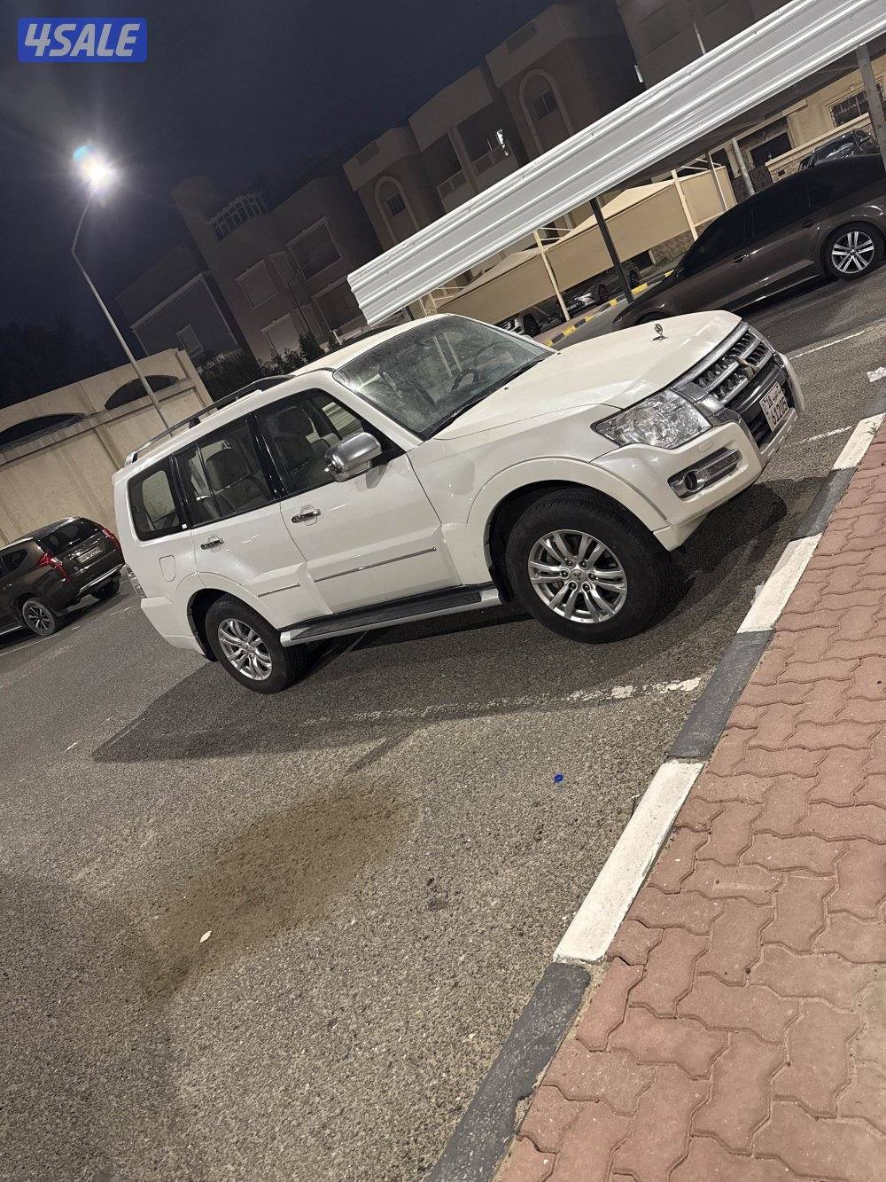 Pajero 3.8 GLS - V6 - 2020 - شاشة و كاميرا خلفية2