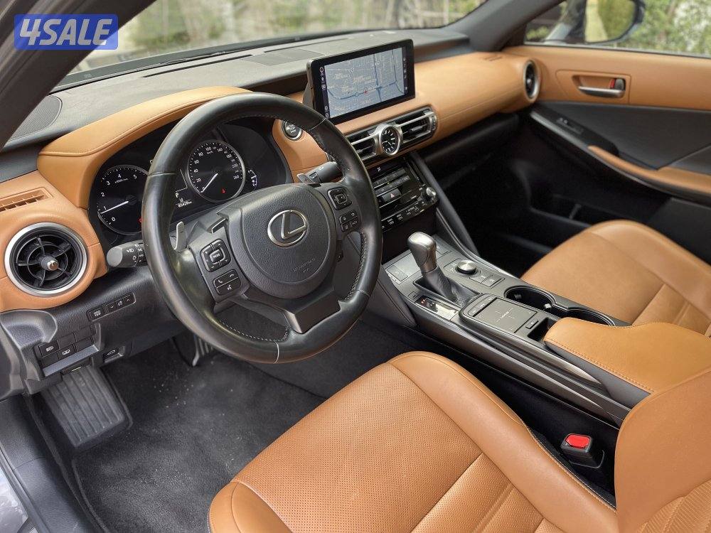 لكزس is300 ماشي 85 موديل 20217